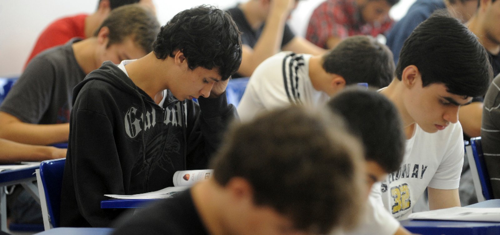 Brasil tem leve melhora em prova mundial, mas 4 em 10 alunos não aprendem o básico