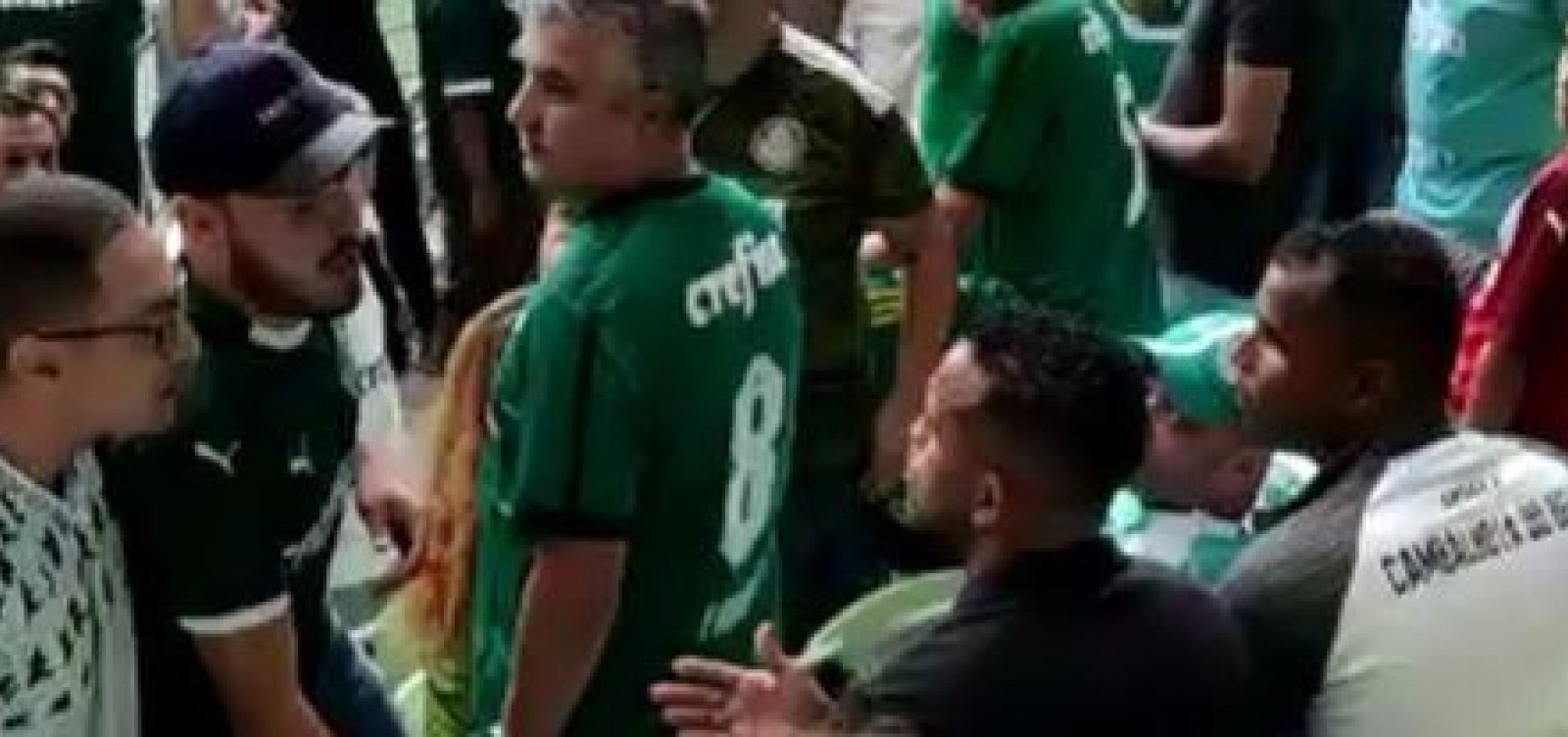 Ex-jogador baiano é expulso de estádio durante jogo do Palmeiras: 'Situação constrangedora'; vídeo