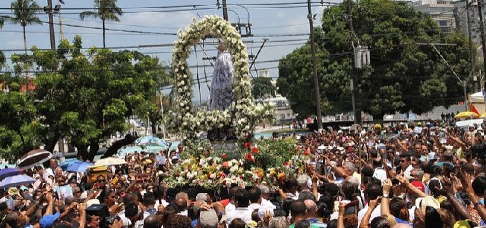 Festa de Nossa Senhora da Conceição da Praia reúne milhares de fiéis na Cidade Baixa