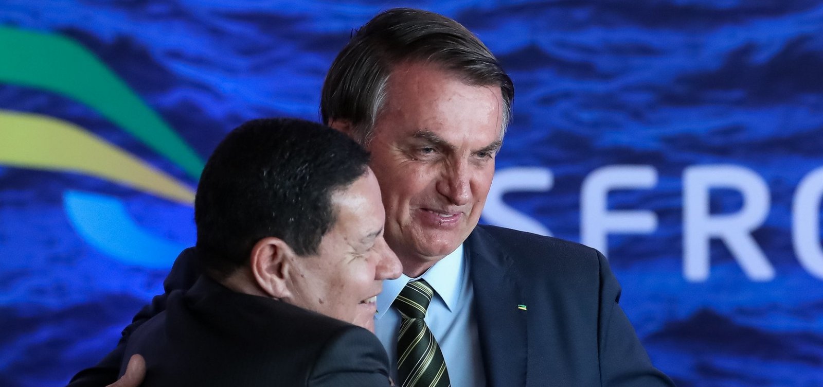Bolsonaro muda de ideia e manda Mourão para posse de presidente da Argentina