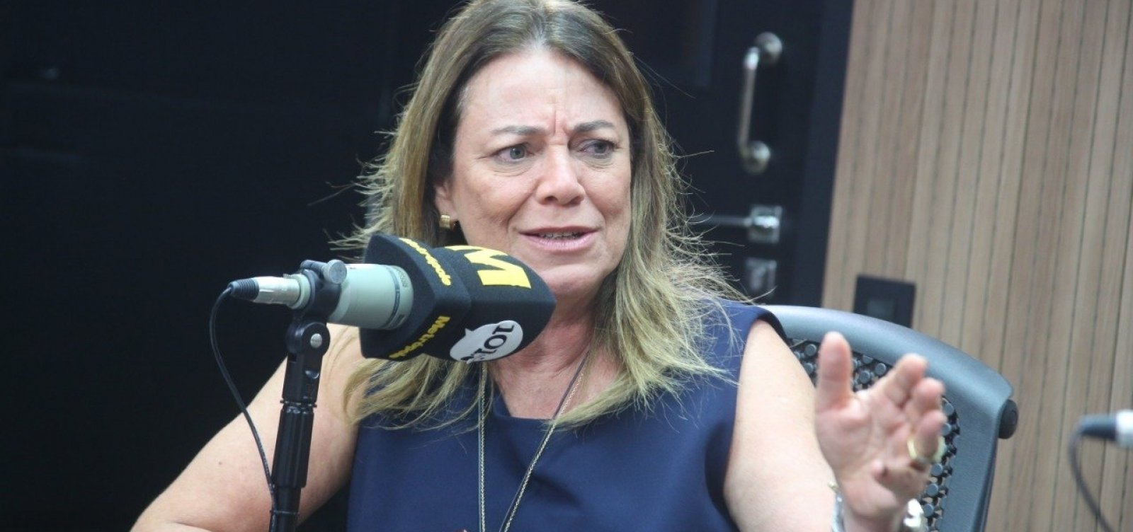 Fabíola Mansur critica canal criado por Damares para acusar pais: 'Ministra do denuncismo'
