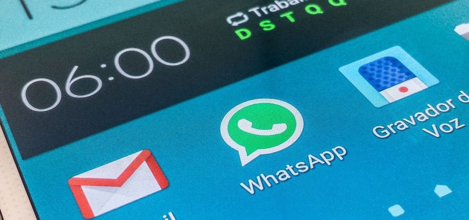 WhatsApp é principal fonte de informação do brasileiro, aponta estudo
