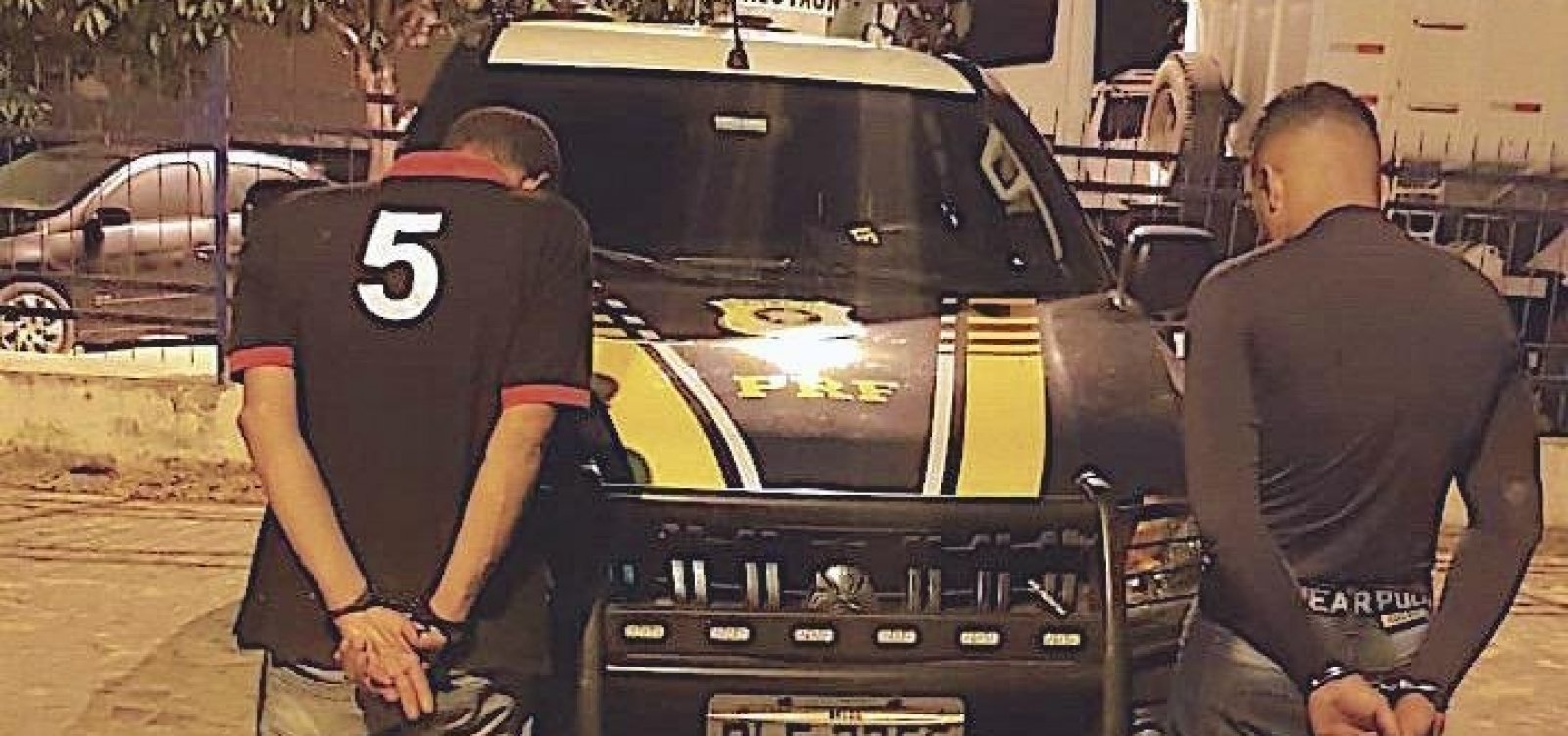 Dupla com mandado de prisão em aberto é detida na BR-101, em Alagoinhas