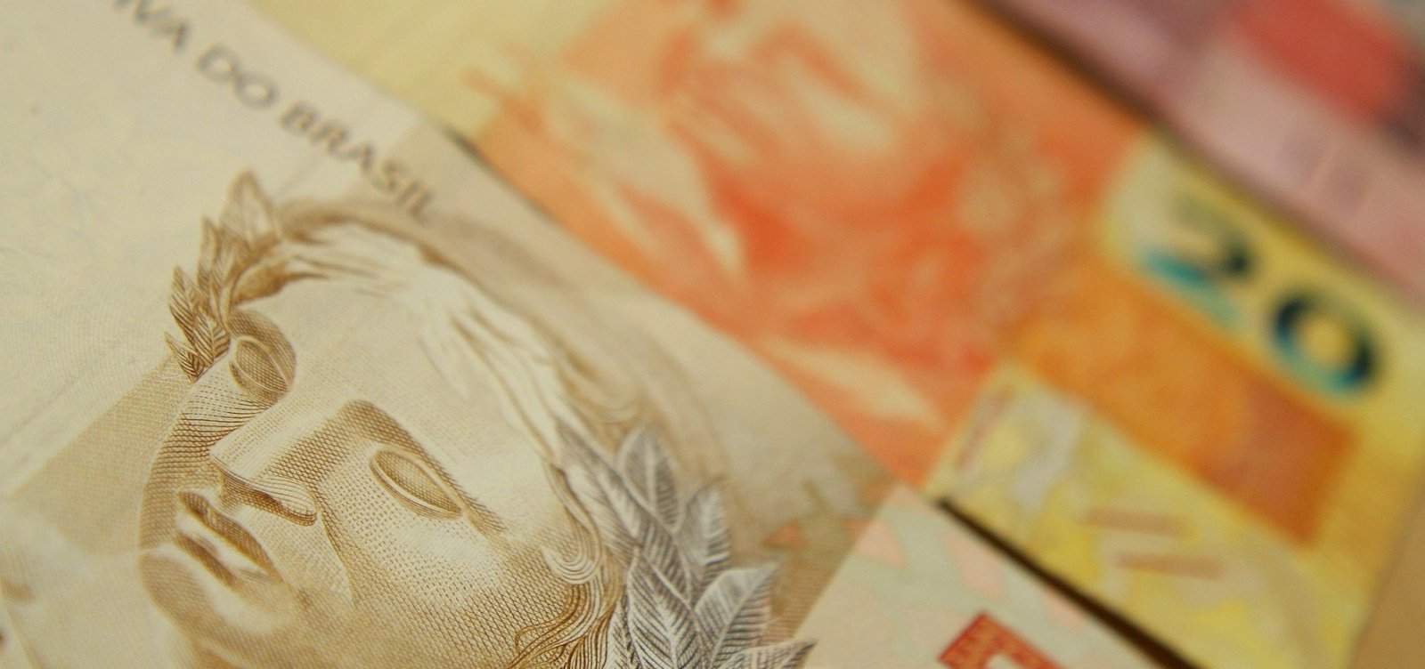Trabalhadores nascidos em dezembro recebem abono salarial PIS a partir de hoje