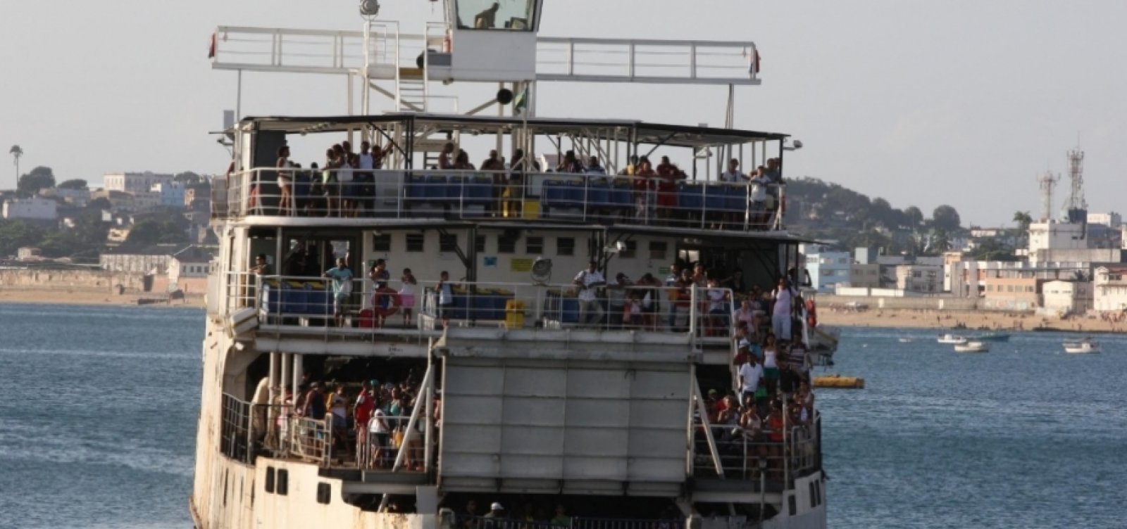 Ferry-Boat registra fluxo intenso de pedestres em Salvador, na manhã de hoje