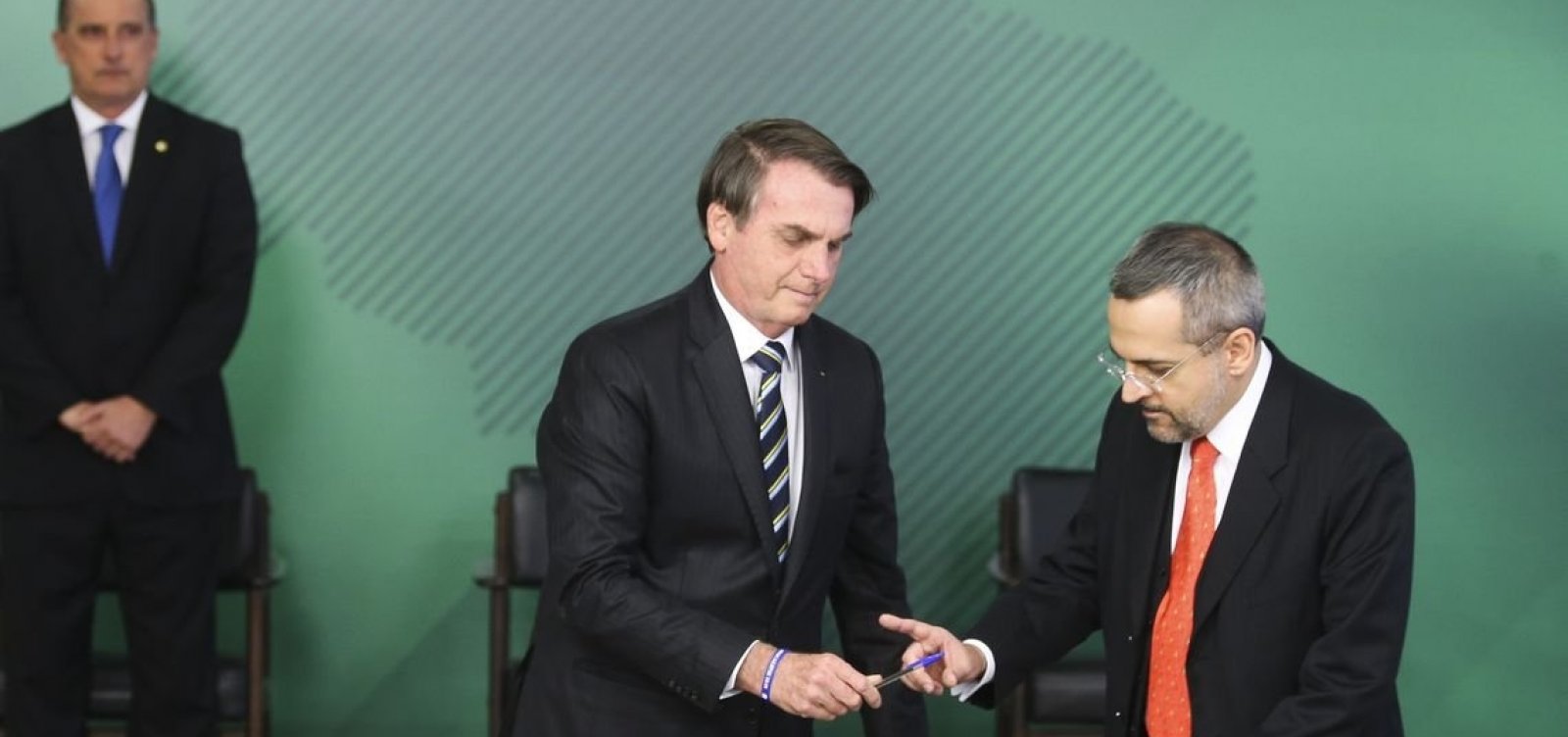 Bolsonaro quer iniciar 2020 com reforma ministerial