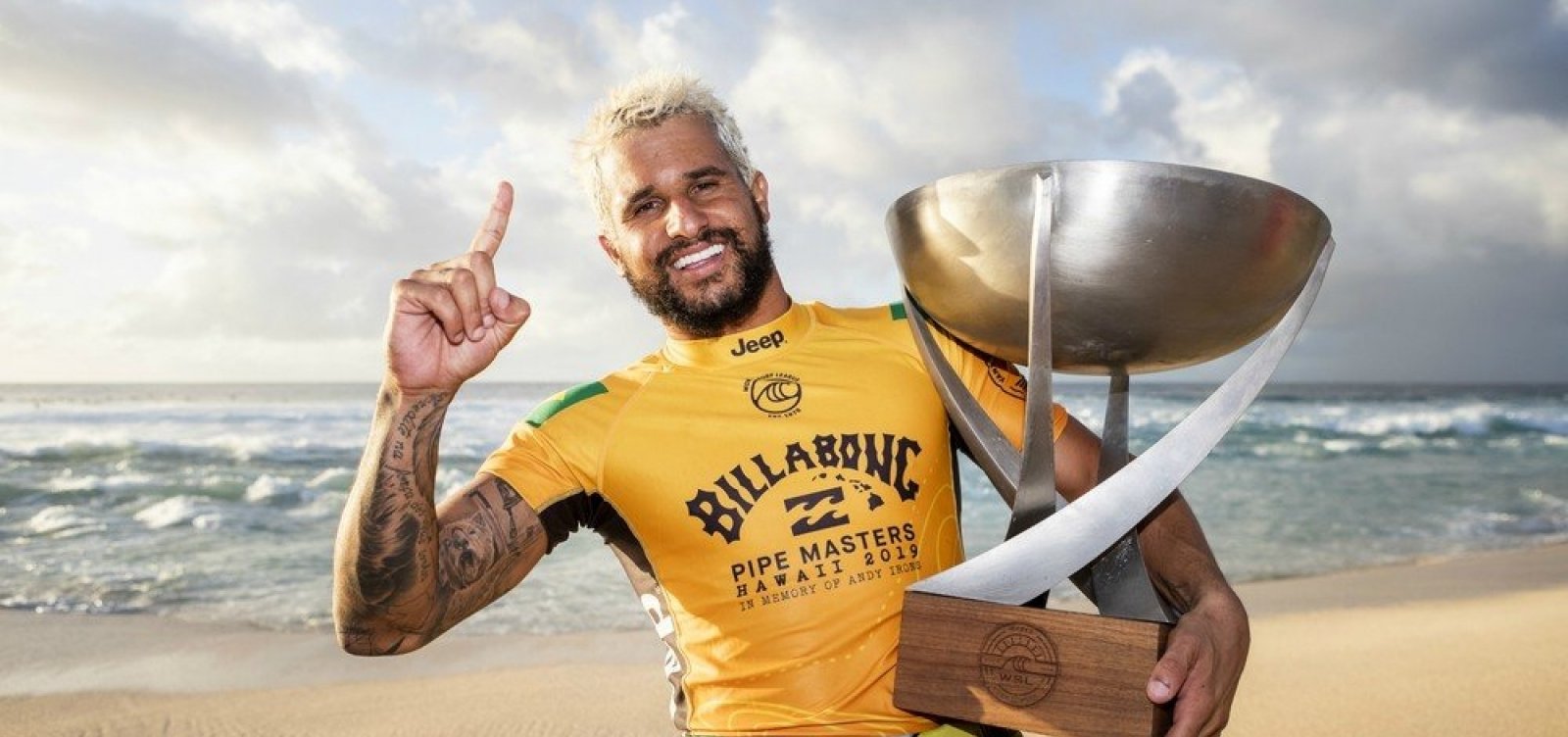 Ítalo Ferreira bate Medina e se consagra campeão mundial de surf