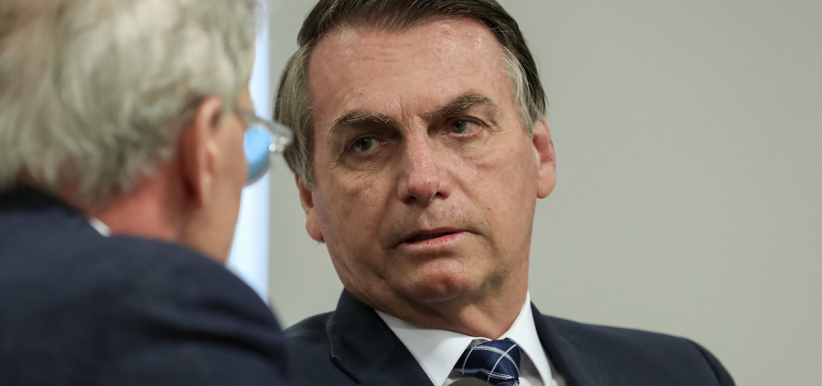 Bolsonaro assina indulto de Natal com perdão da pena para policiais - Metro  1