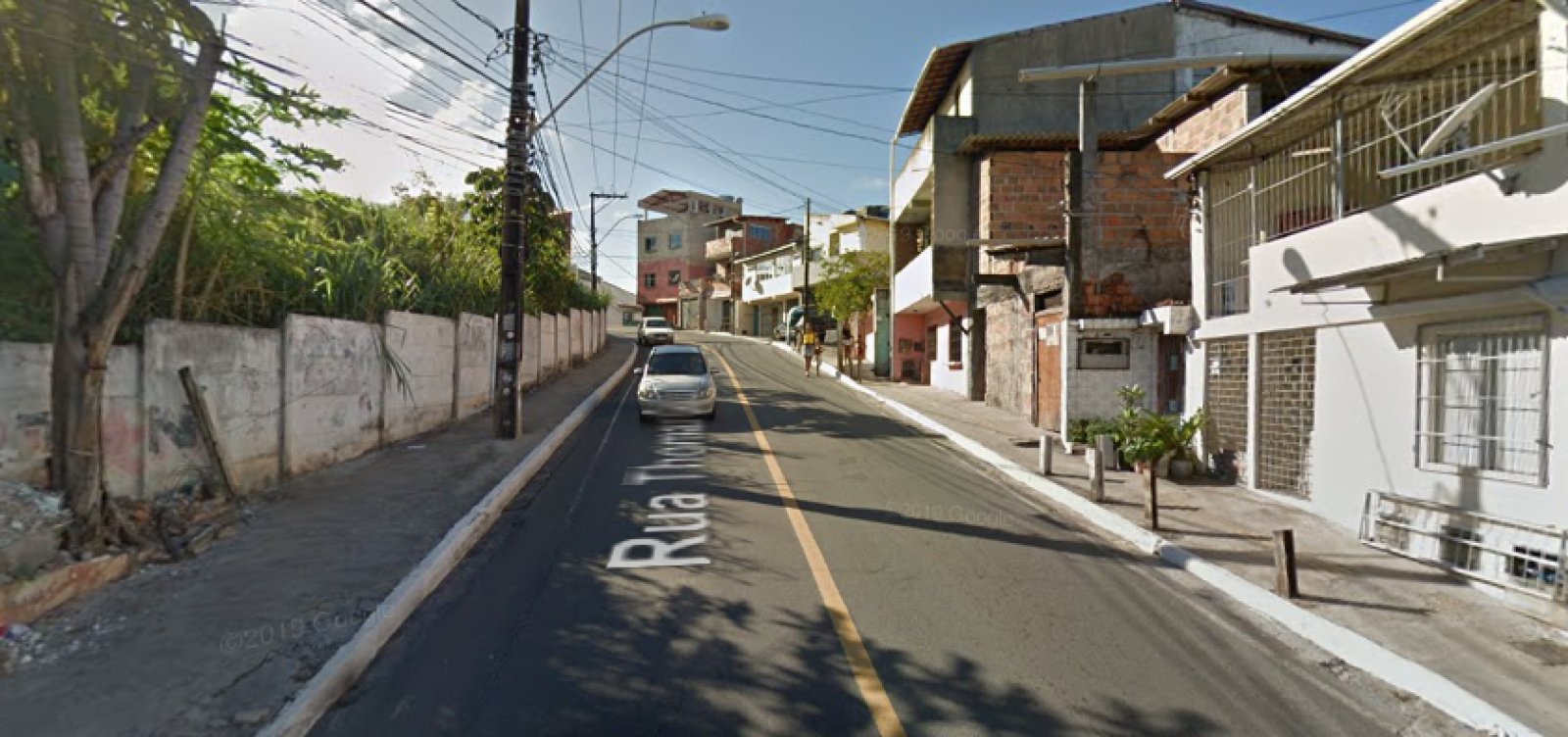 Obra emergencial da Embasa bloqueia trânsito na Rua Thomaz Gonzaga, em Pernambués