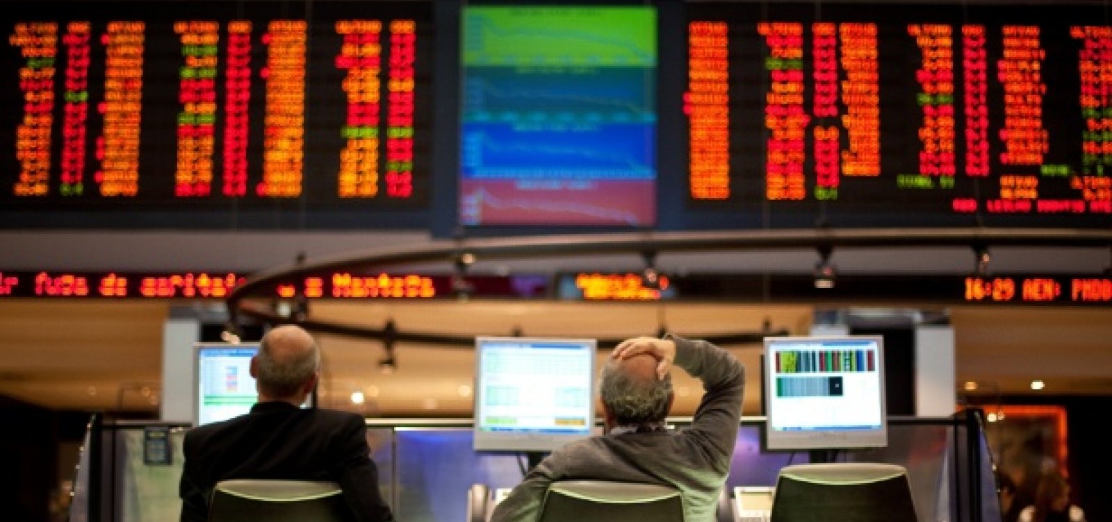 Bovespa sobe e fecha acima dos 117 mil pontos pela primeira vez