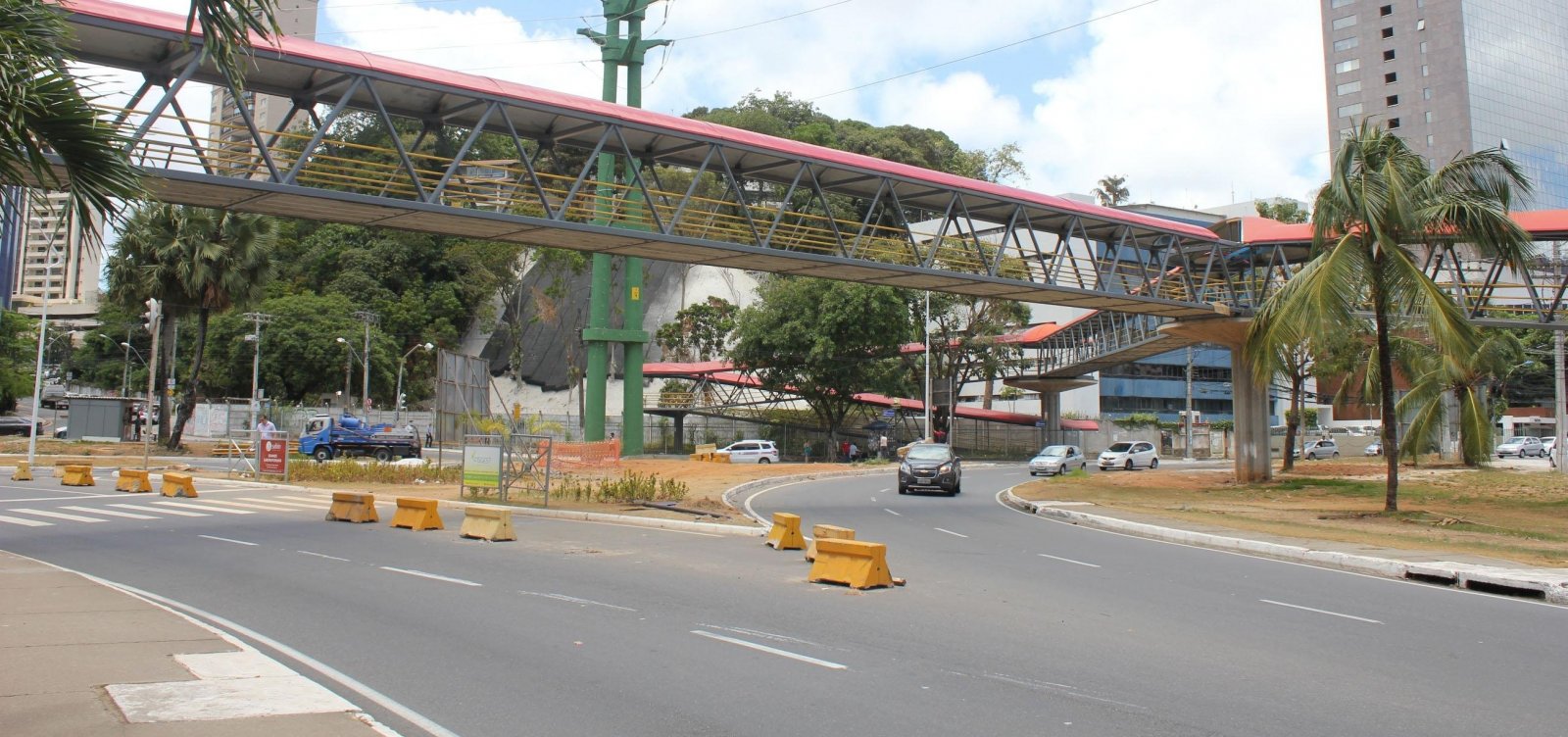 Av. Magalhães Neto volta a ser fechada para lazer neste domingo
