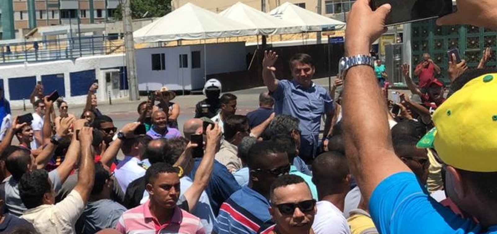 Após passeio turístico, Bolsonaro deve desistir de passar réveillon na Bahia