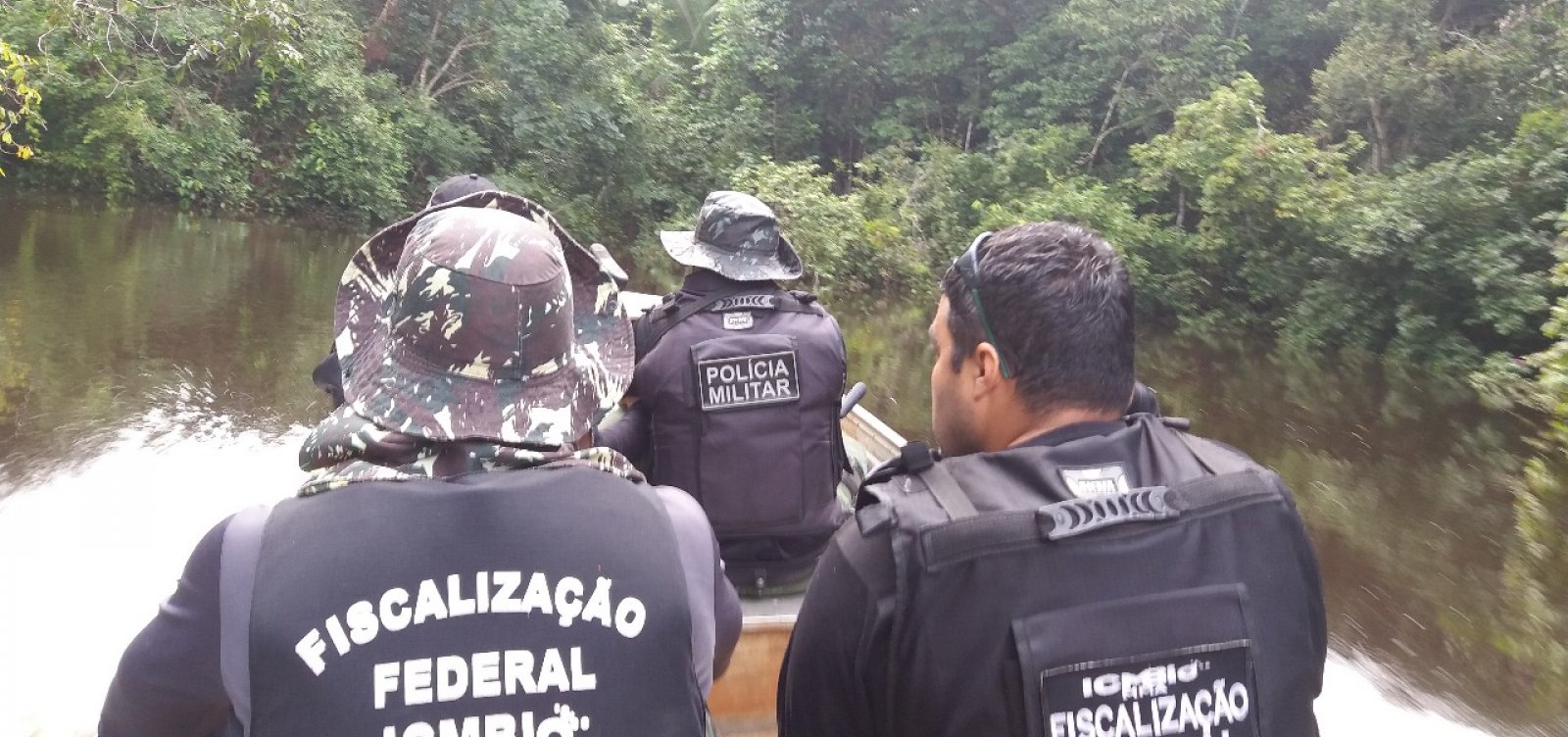 Governo proíbe decotes, saias e calças rasgadas em órgão ambiental