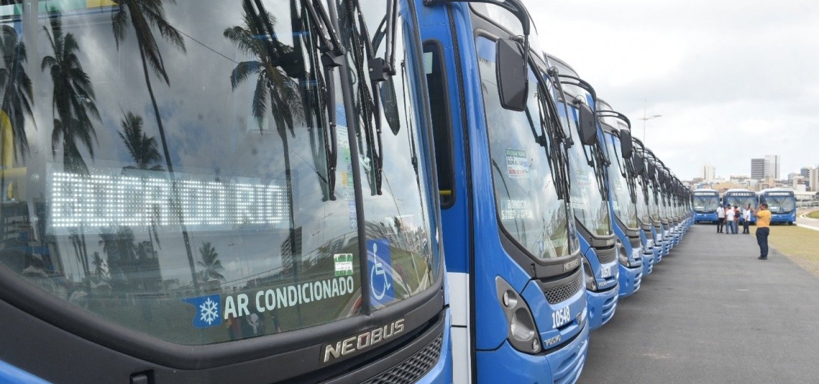 Trinta novos ônibus com ar-condicionado começam a circular amanhã; confira as linhas