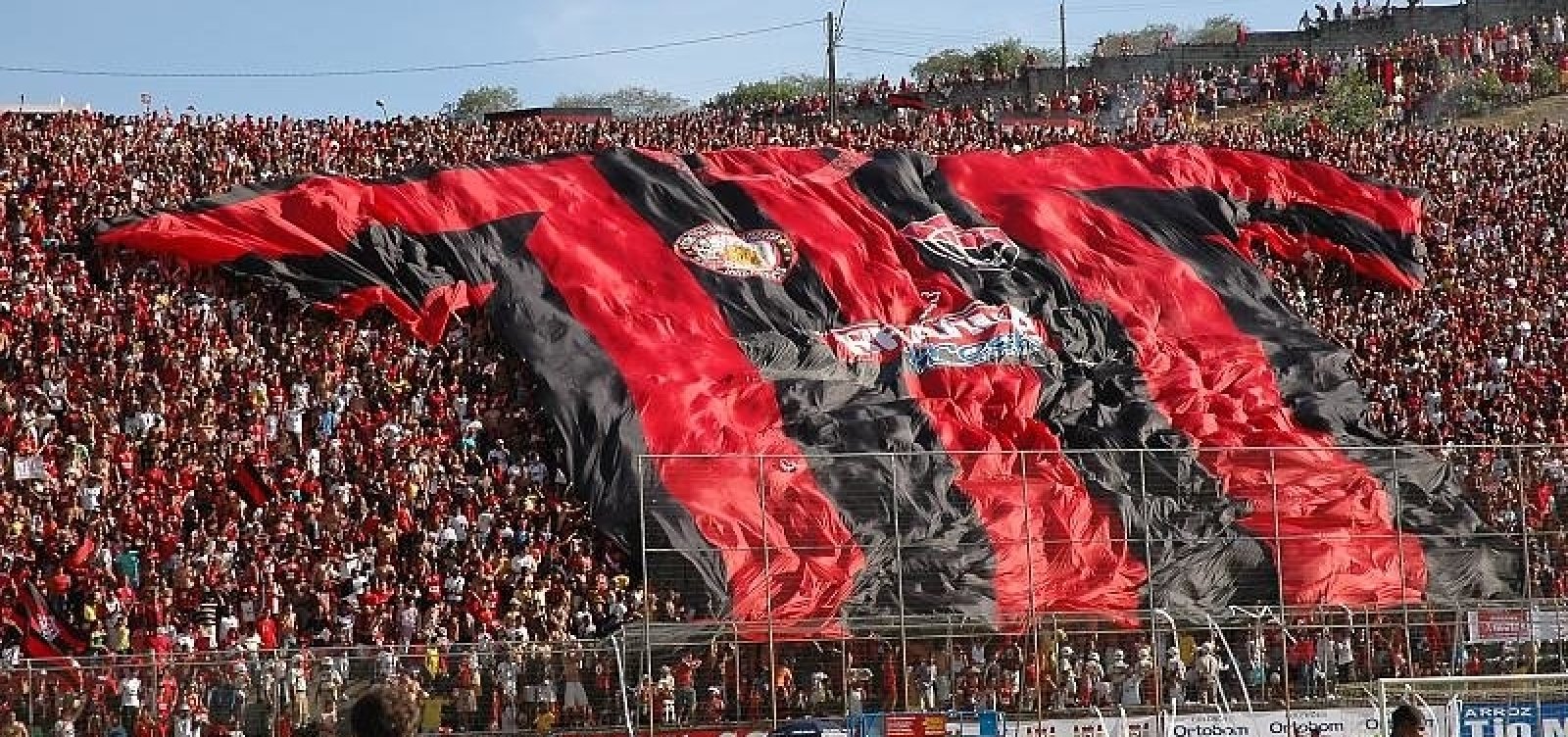 Grupo de torcida LGBTQI+ do Vitória relata ameaças em redes sociais