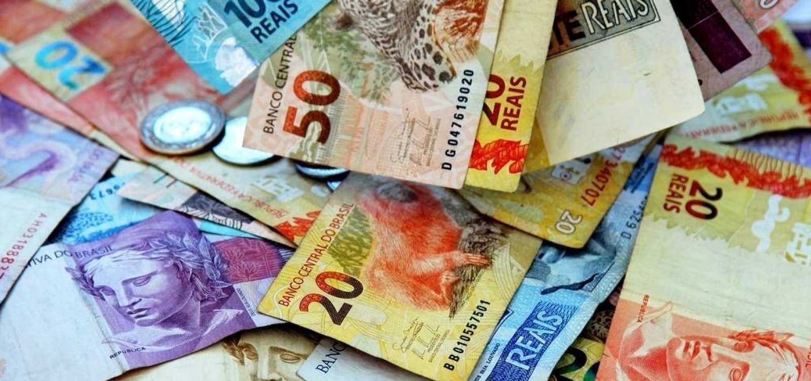 Reajuste do salário mínimo dado por Bolsonaro em 2020 fica abaixo da inflação