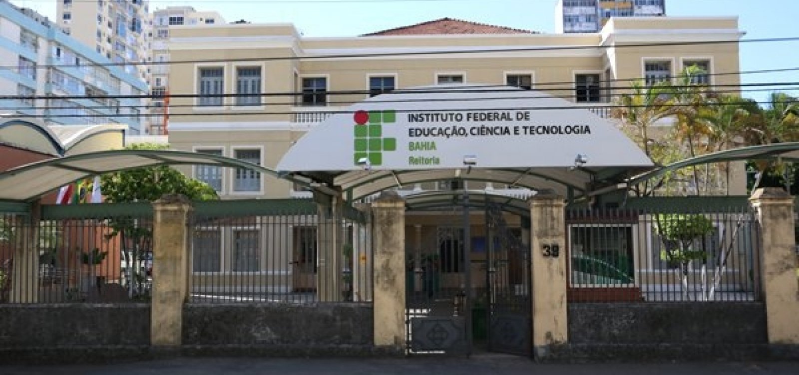 Mais de um ano após ter sido eleita, Luzia Mota toma posse de reitoria do IFBA