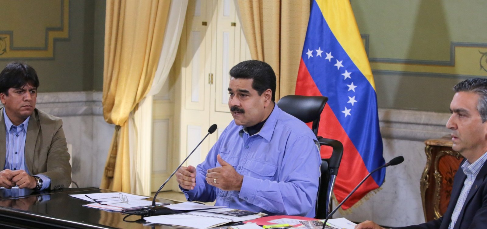Presidente da Venezuela promete 'arrebentar os dentes' de Bolsonaro 
