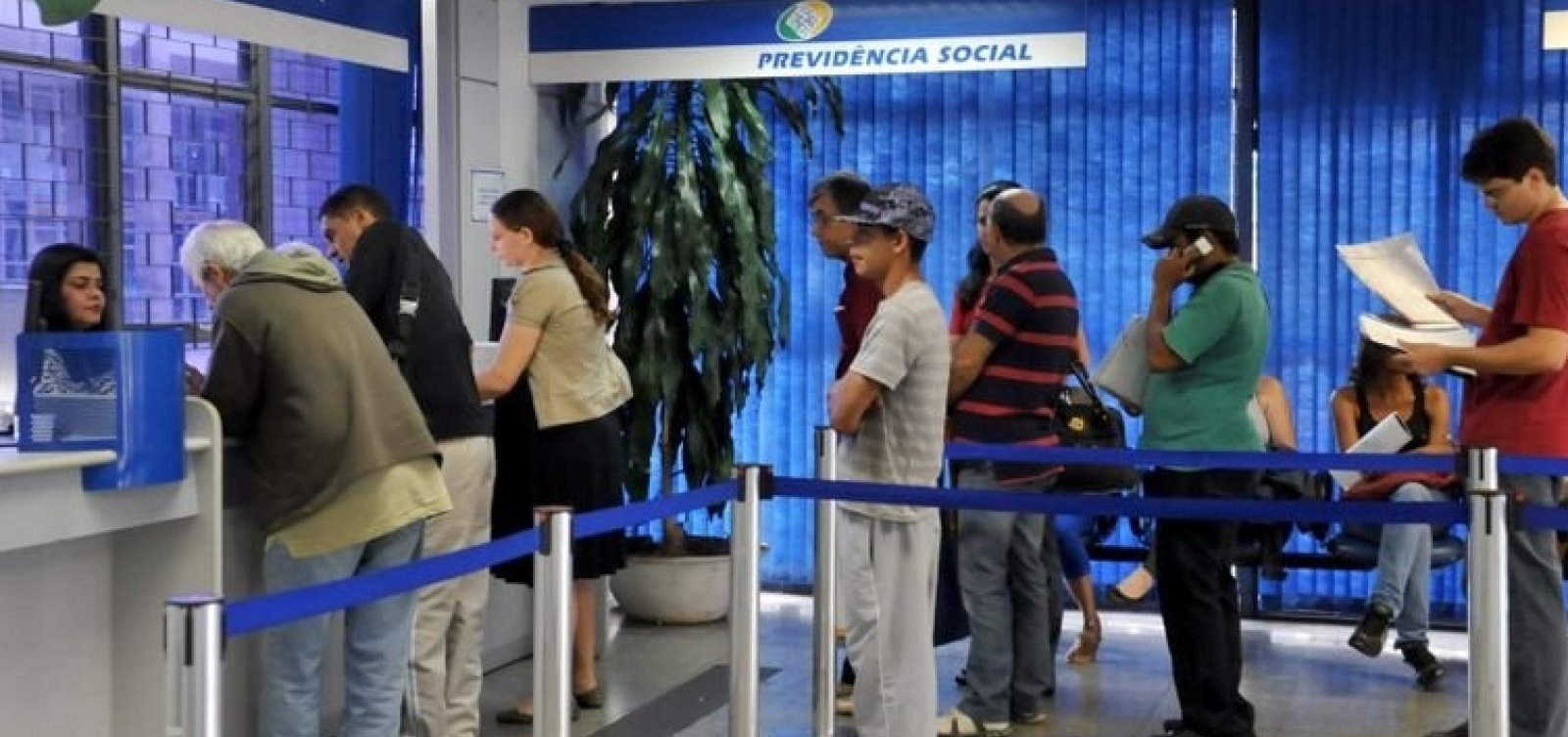 Governo anuncia contratação de 7 mil militares para atuar no INSS