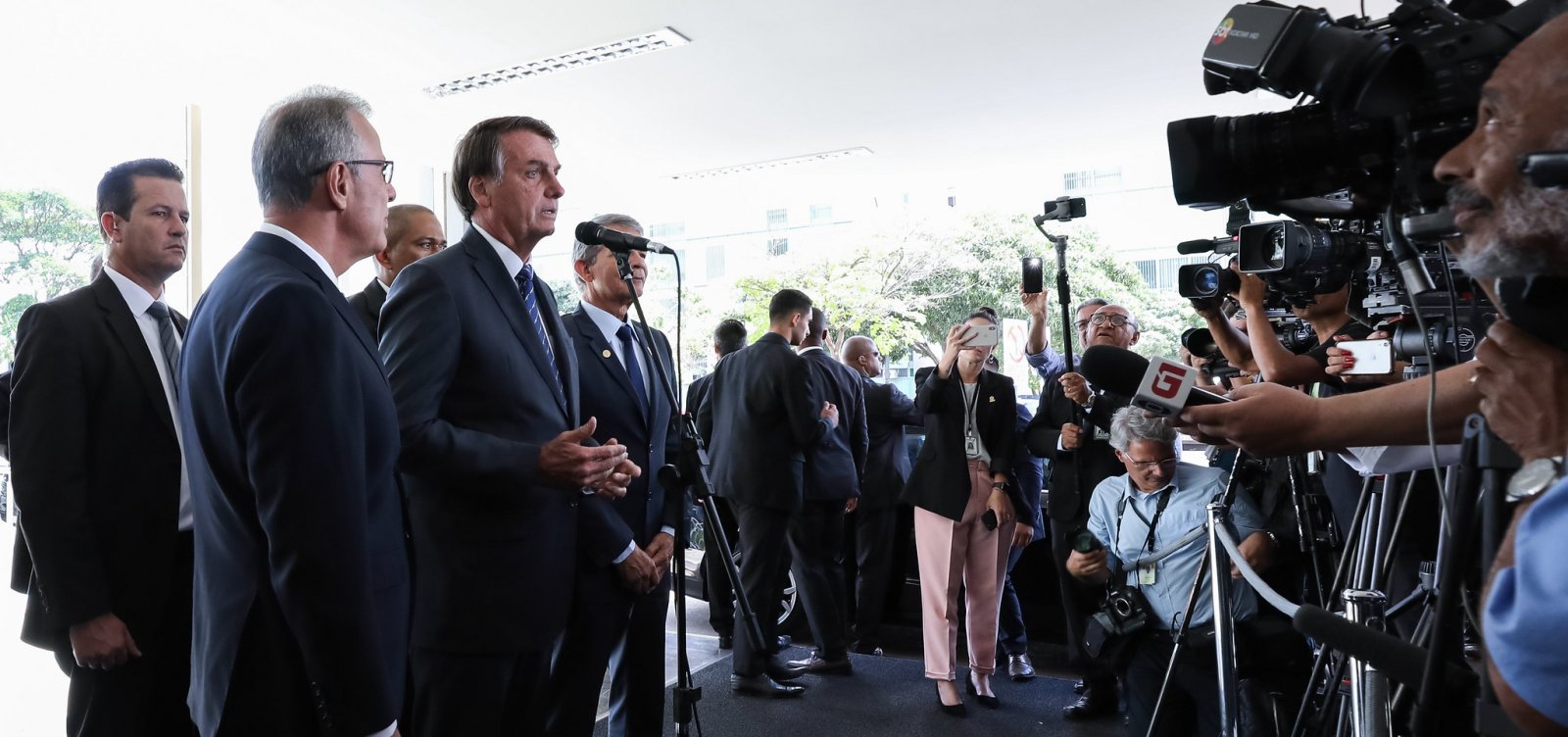 Bolsonaro diz que imprensa 'tem medo da verdade', 'deturpa' e 'mente'