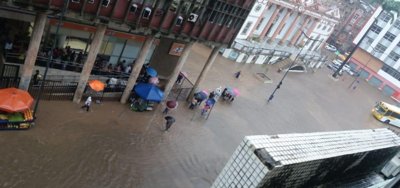 Codesal emite alerta de chuvas com trovoadas em Salvador