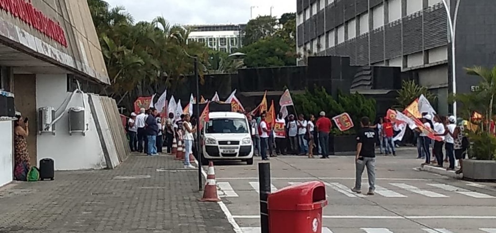Servidores estaduais fazem protesto para tentar barrar PEC da Previdência