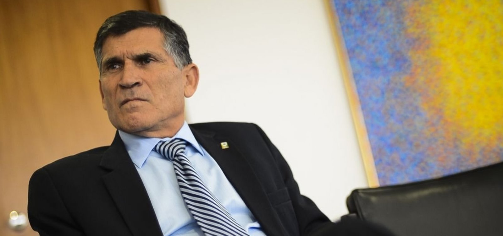 PF conclui que Santos Cruz foi vítima de 'armação' em falso diálogo com Bolsonaro
