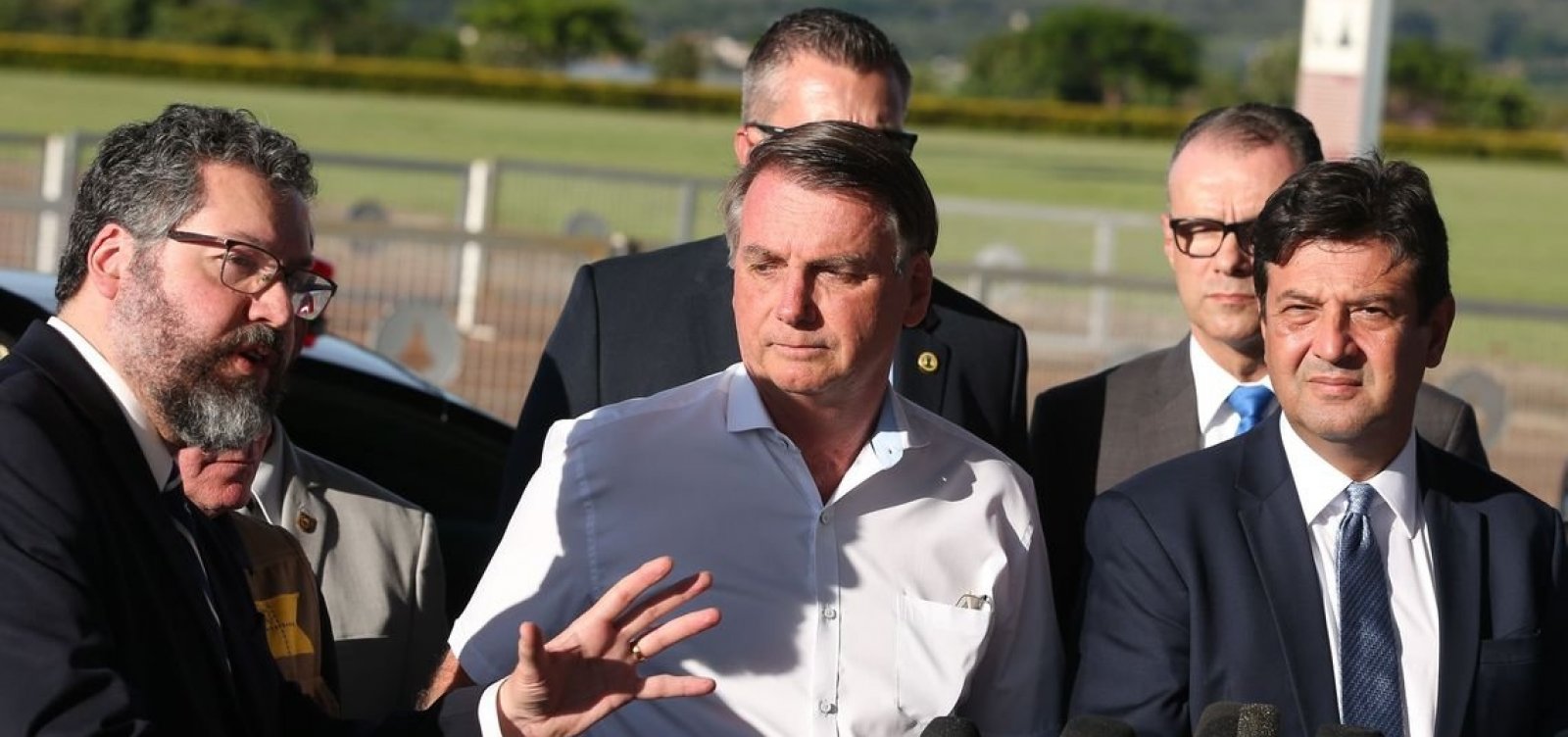 Bolsonaro diz que não traz brasileiros da China porque 'custa caro' e não há lei de quarentena