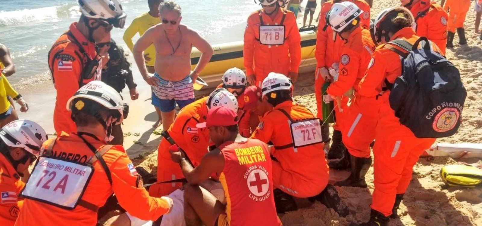 Banhista é socorrido após afogamento no Rio Vermelho