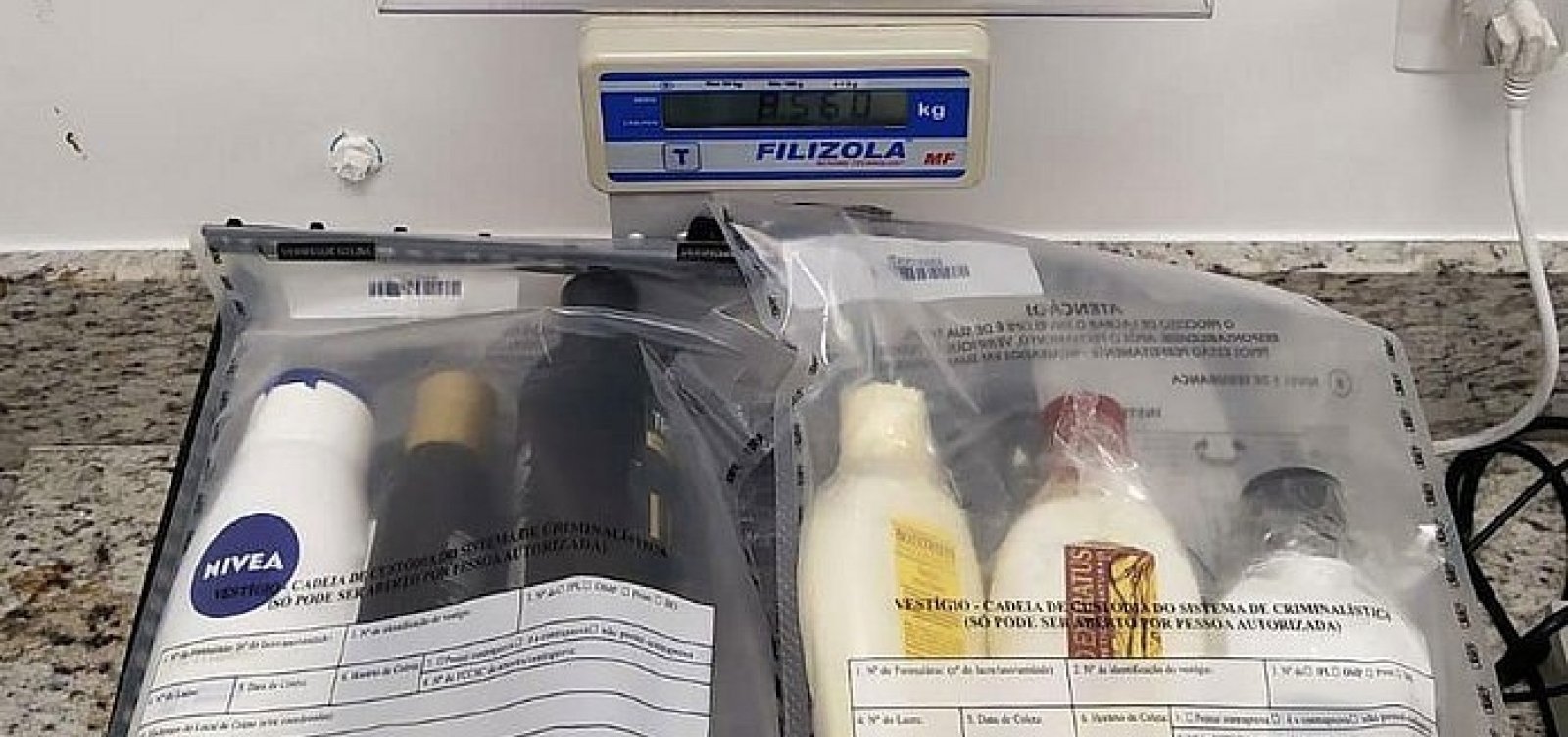 PF prende casal que tentava embarcar no Aeroporto de Salvador com 8 kg de cocaína