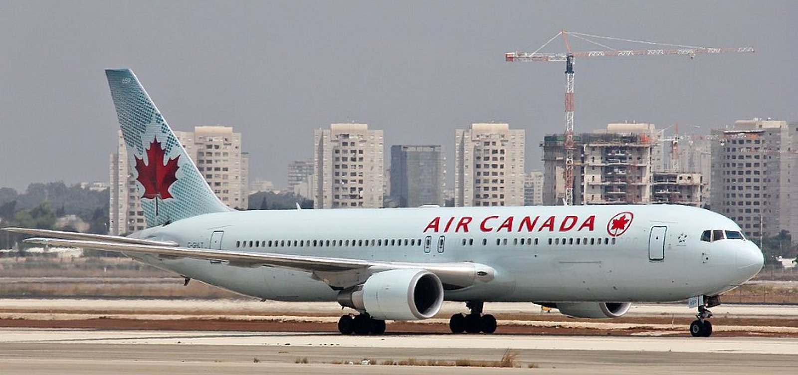 Depois de cinco horas, avião da Air Canada faz pouso de emergência em Madri