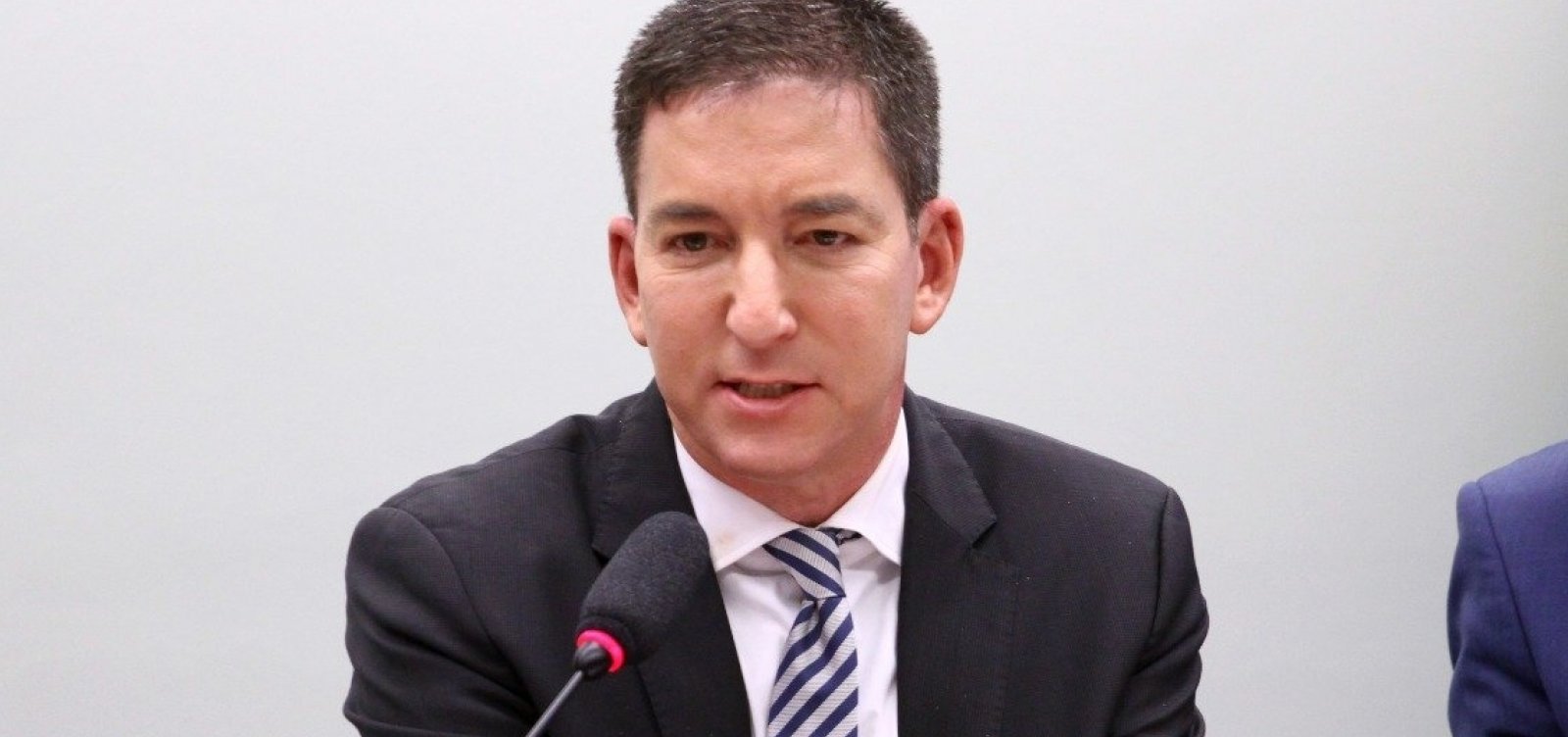 Juiz rejeita, 'por ora', denúncia contra Glenn Greenwald