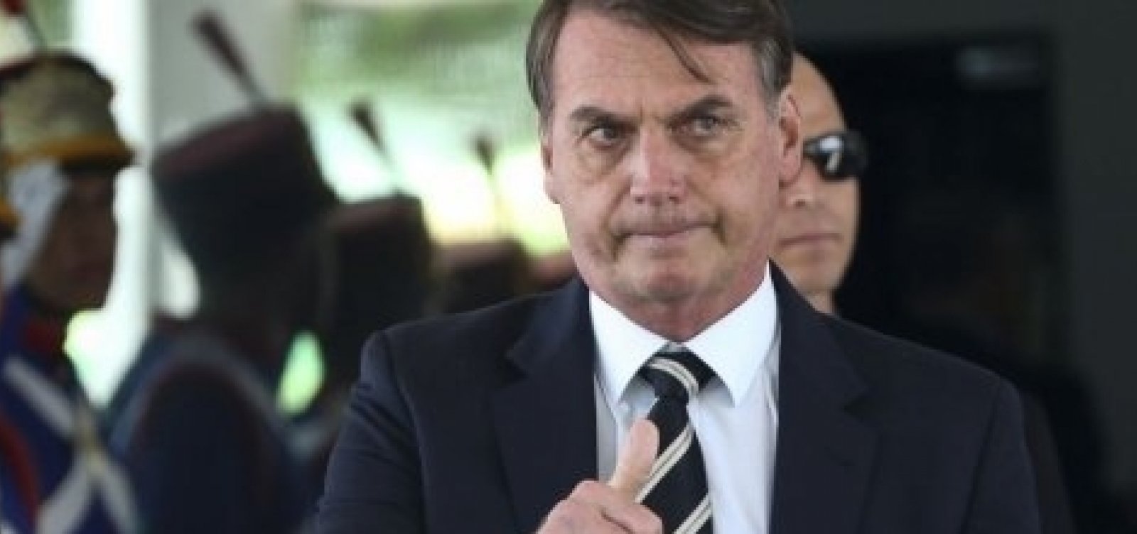 Bolsonaro cobra explicações de ministro sobre contrato com empresa alvo da PF