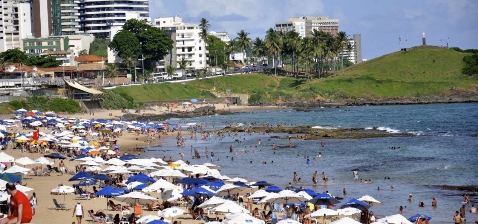 Inema aponta 14 praias impróprias ao banho na Bahia neste fim de semana