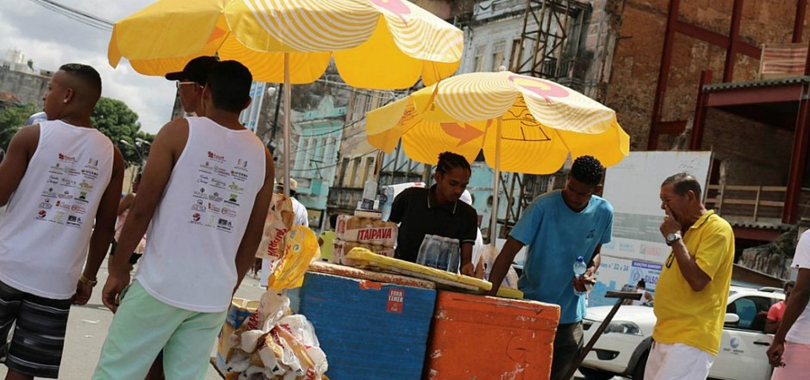 Kits para ambulantes que atuarão no carnaval começam a ser entregues