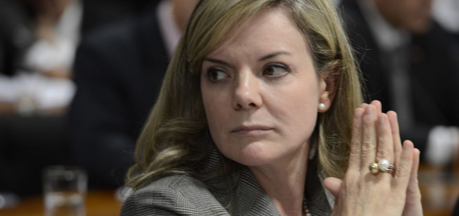 'Ultrapassa limites do cinismo', diz Gleisi após Bolsonaro culpar 'PM-BA do PT' por morte de Adriano
