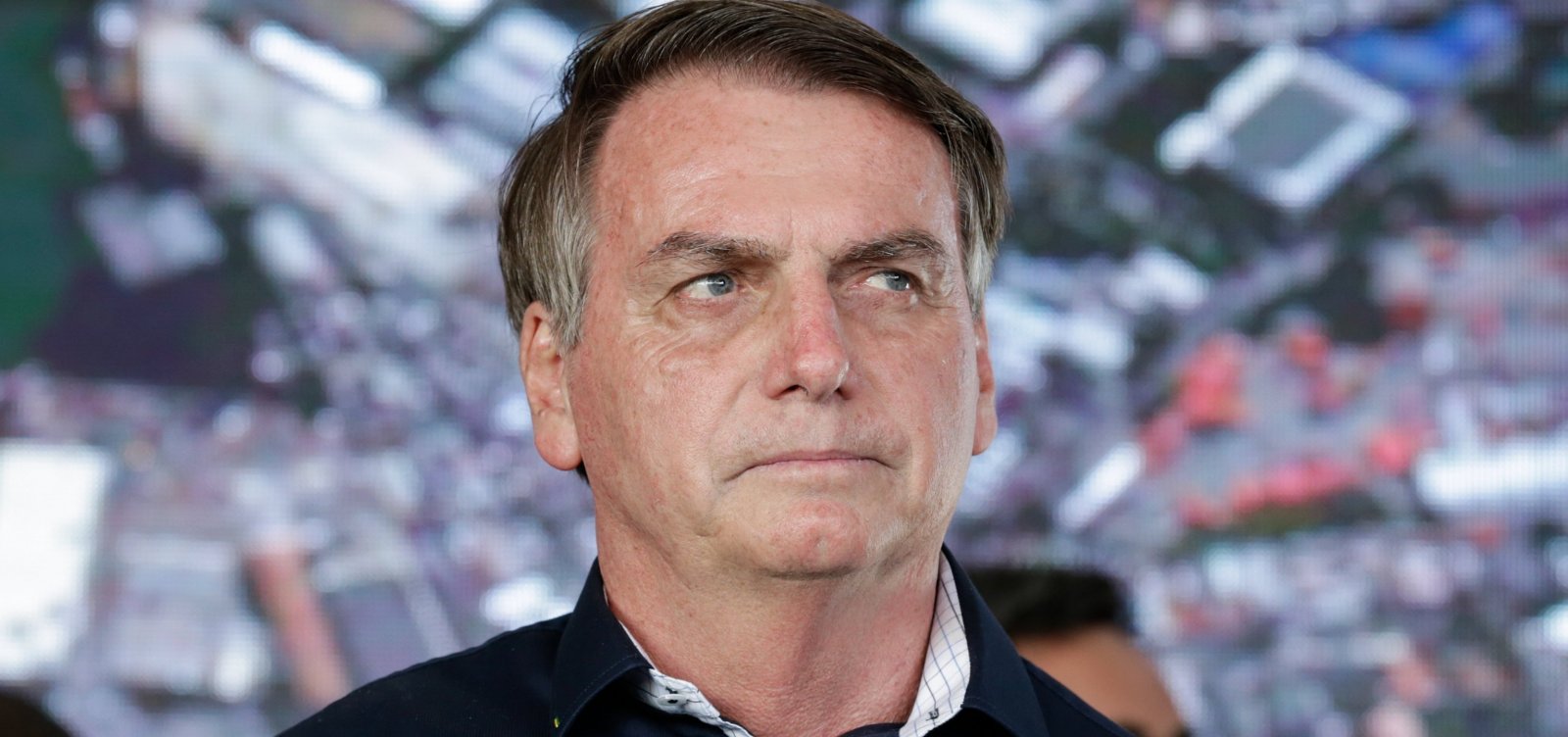 Bolsonaro insulta repórter e insinua que ela queria 'dar o furo a qualquer preço'