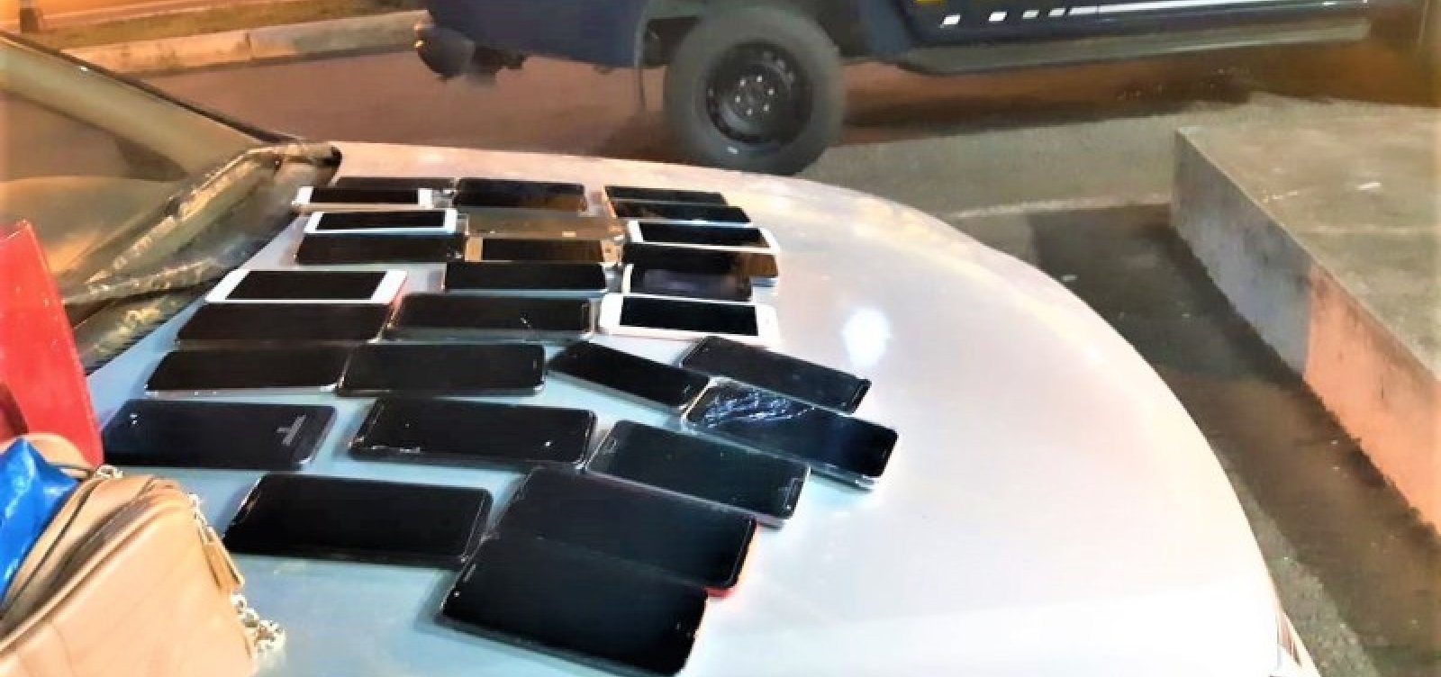 PRF prende quatro suspeitos de furto e recupera 32 celulares na BR-116