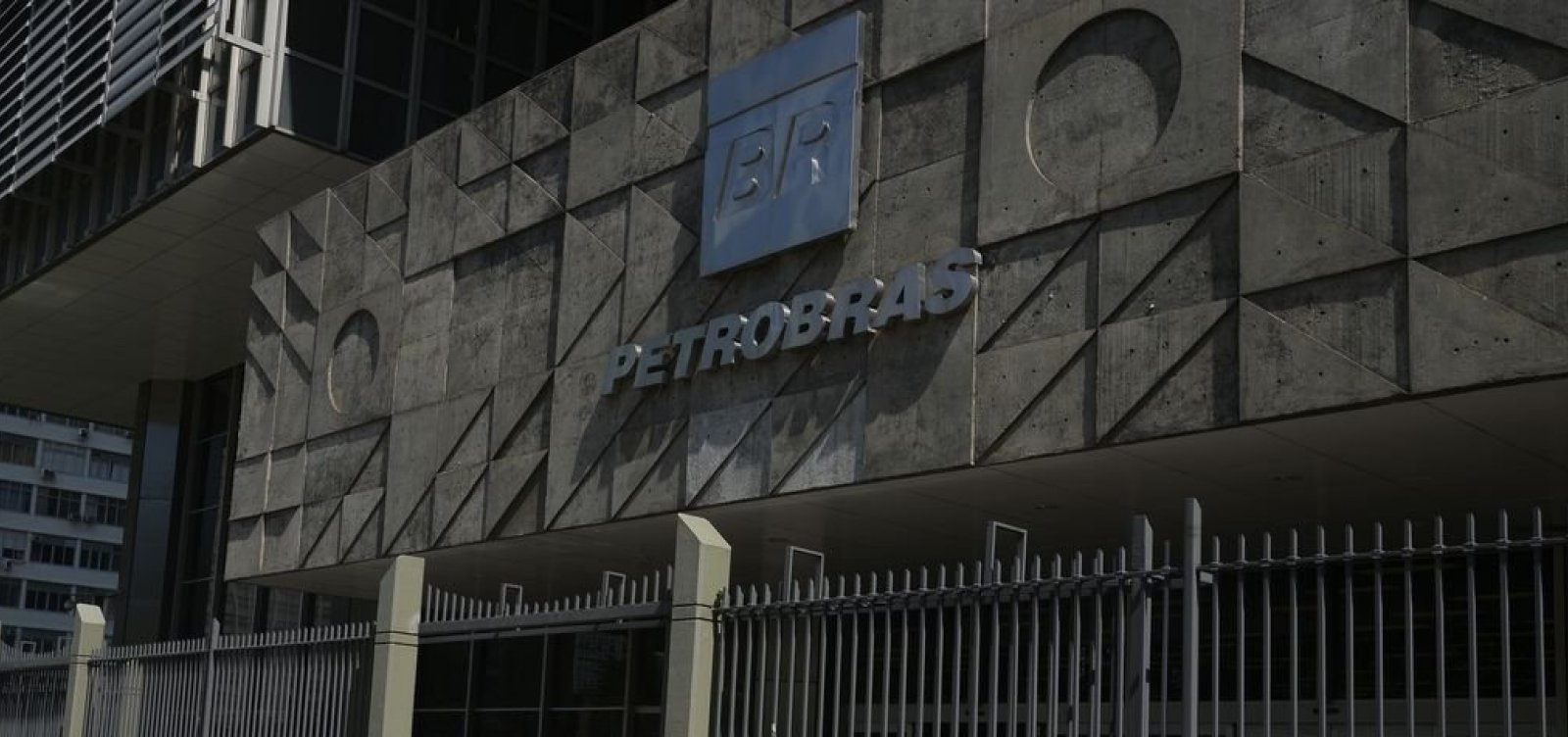 Petroleiros fecham acordo e encerram greve de 20 dias