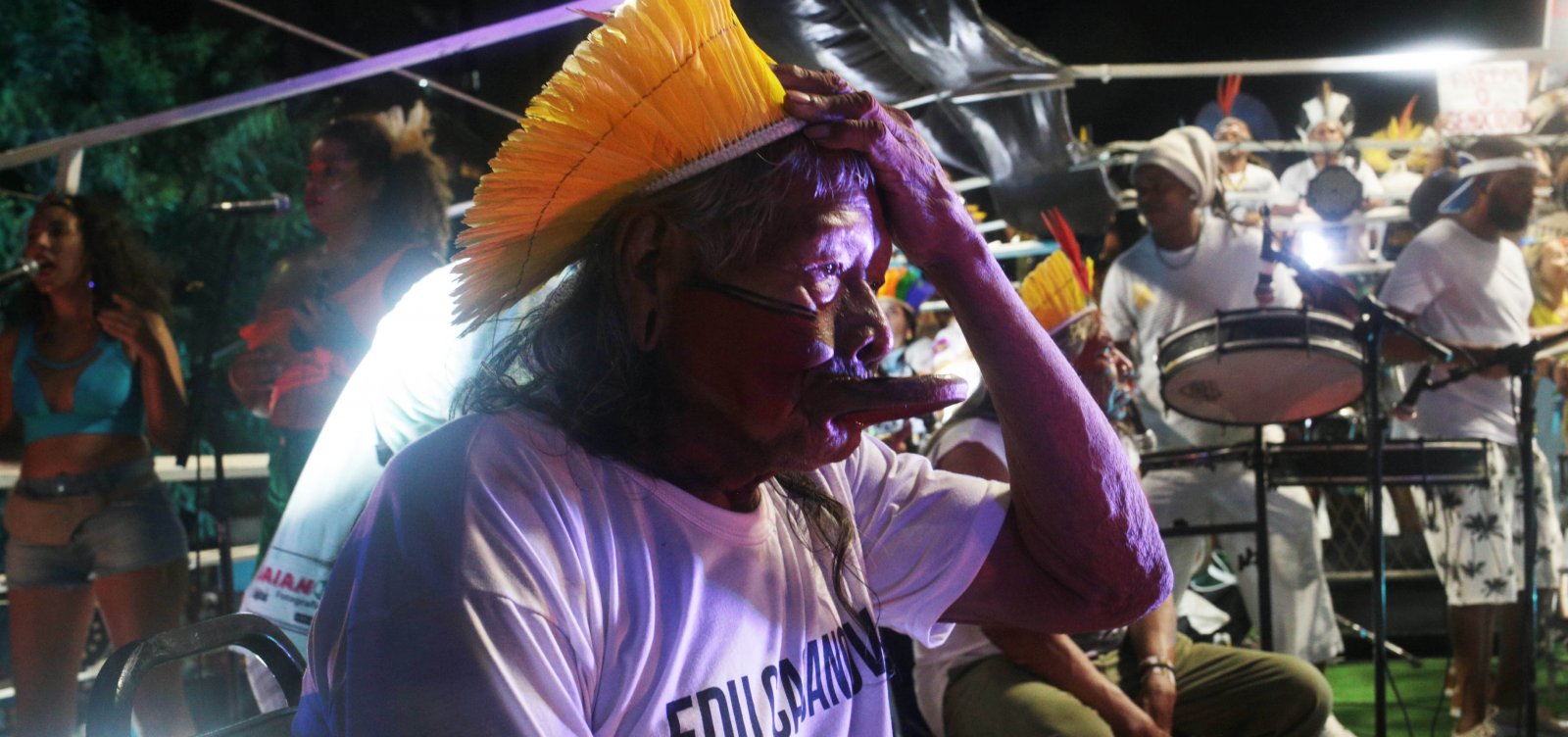 Cacique Raoni elogia o carnaval baiano: 'celebra a alegria'