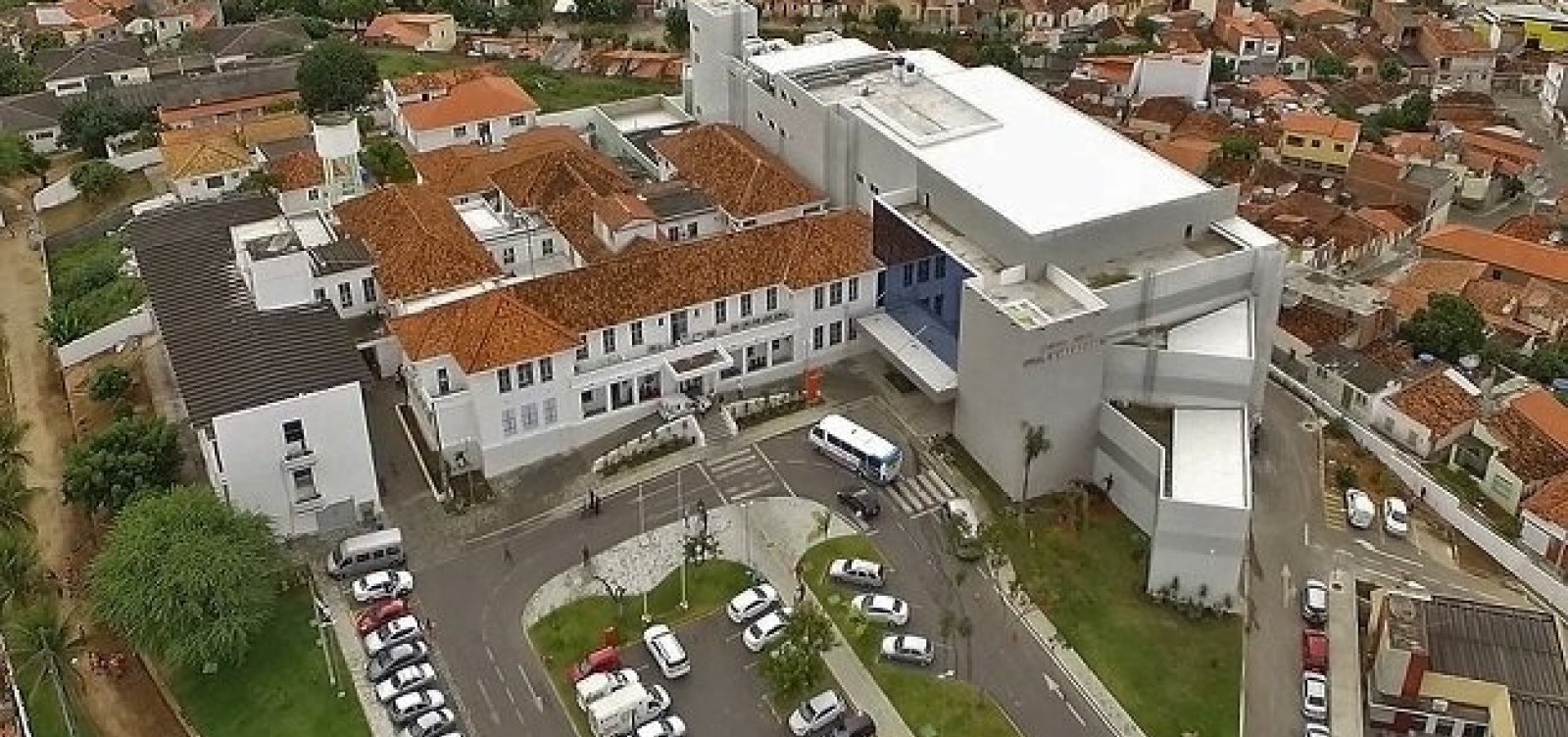 Mulher que saiu da Itália é internada em Jequié com suspeita de coronavírus, diz hospital