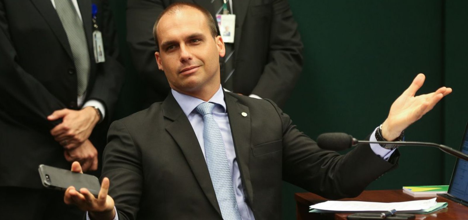 Eduardo Bolsonaro questiona se povo choraria caso bomba atingisse Congresso
