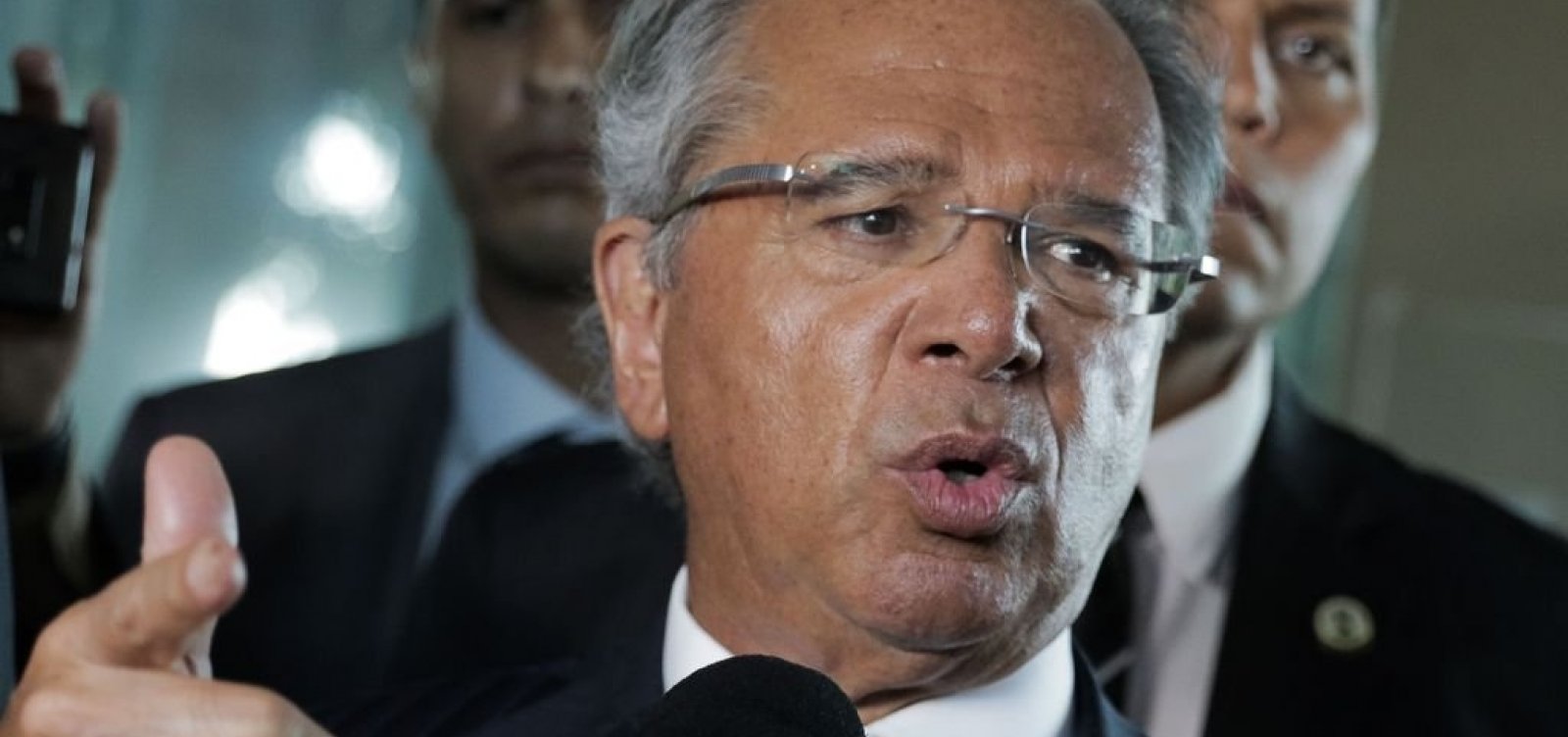 Em dia tenso para o mercado, Guedes diz que equipe econômica está 'tranquila e confiante'