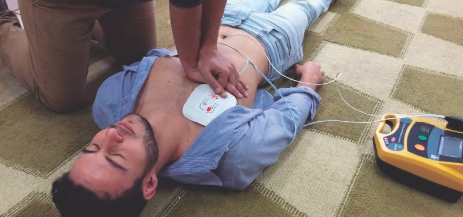 Agora é lei: desfibrilador cardíaco é obrigatório em cinema, estádio, metrô e outros ambientes em Salvador