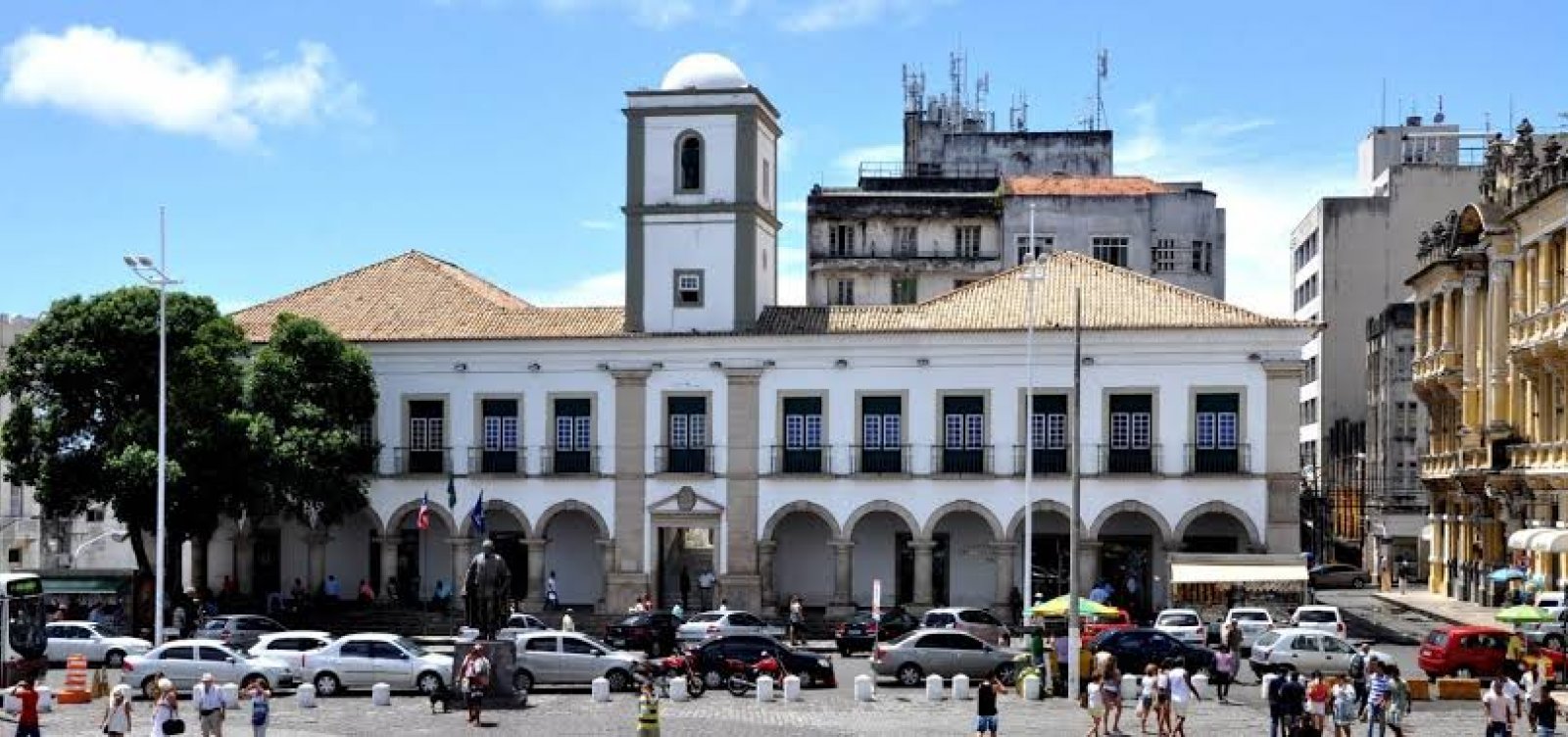 Câmara de Salvador suspende entrada do público por causa do coronavírus