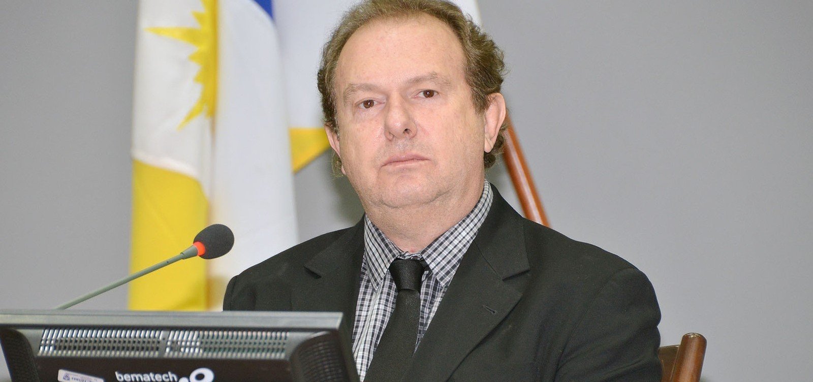 PF faz buscas na casa do governador do Tocantins 