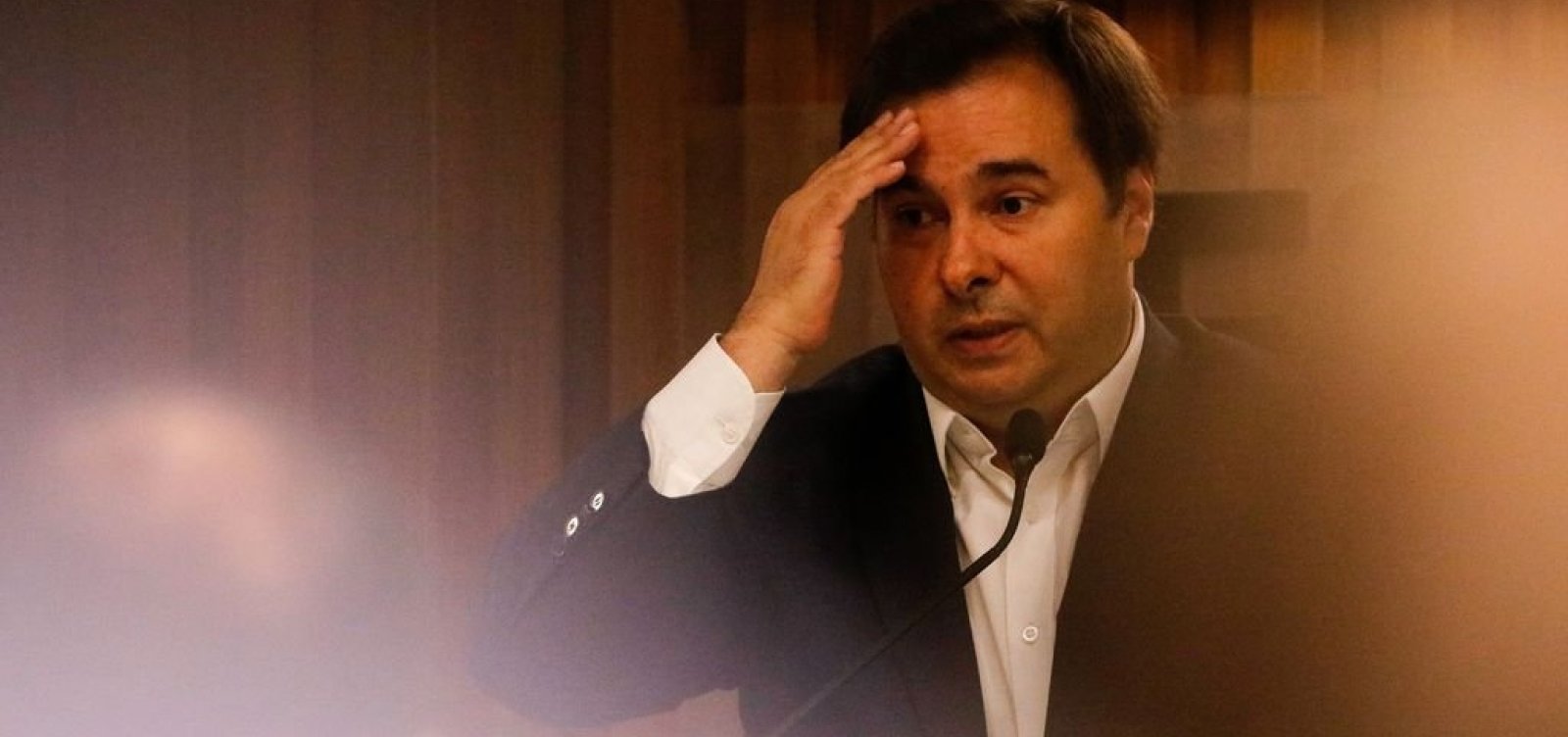 Maia rebate Bolsonaro sobre impacto do coronavírus: 'Precisamos priorizar as vidas'