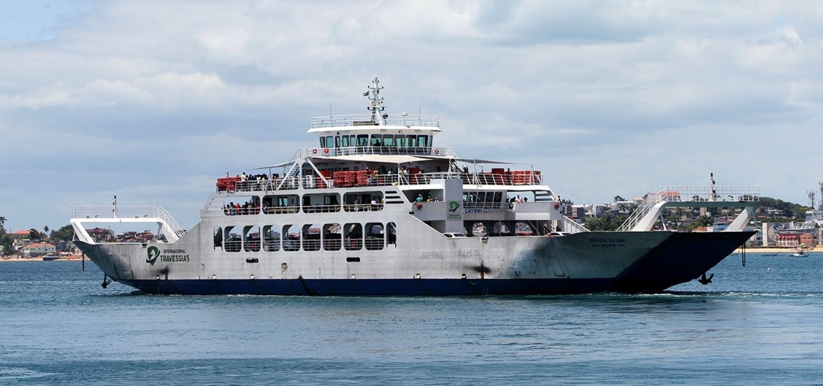 Governo alega 'erro' e diz que ferry-boat e lanchas não serão suspensos