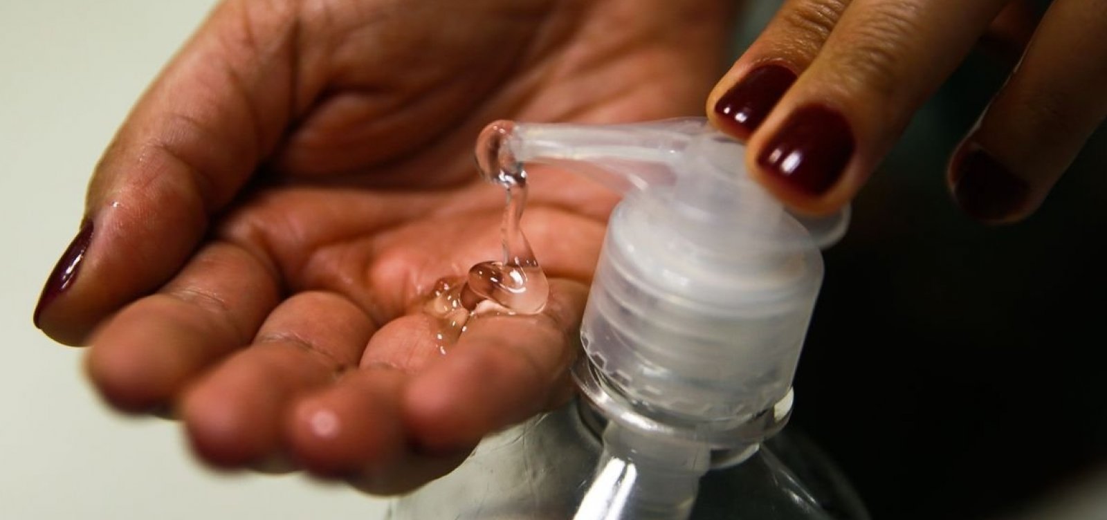 Laboratórios da UFBA intensificam produção de álcool em Salvador e Vitória da Conquista