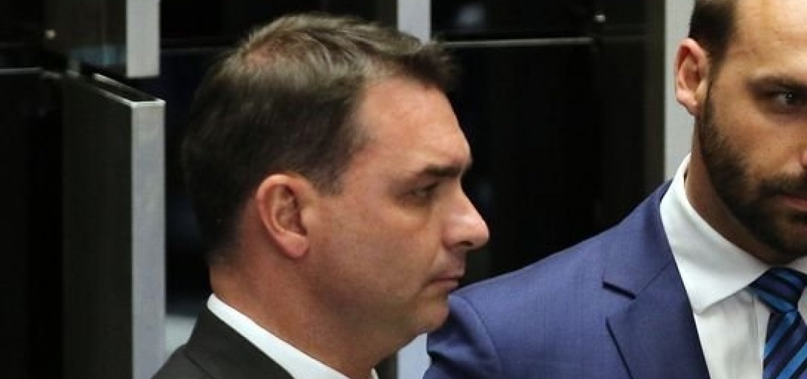 Twitter paralisa contas de Flávio Bolsonaro e Ricardo Salles após postagens